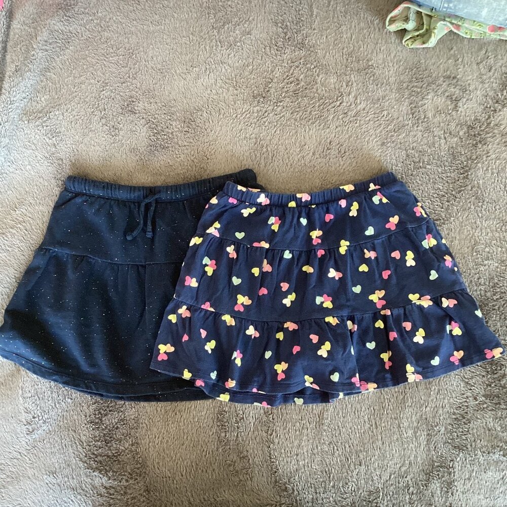 Jumping Bean and Wonder Nation Set of 2 flutter skirts w/built-in shorts Size M